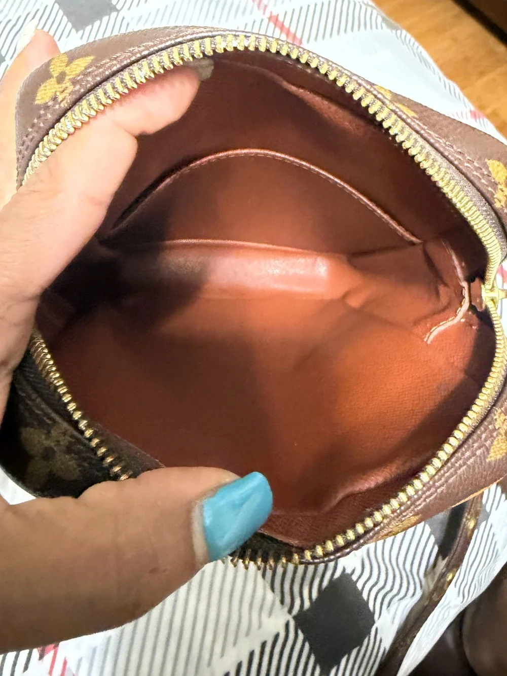 Louis Vuitton Monogram Canvas Small Messenger Bag .